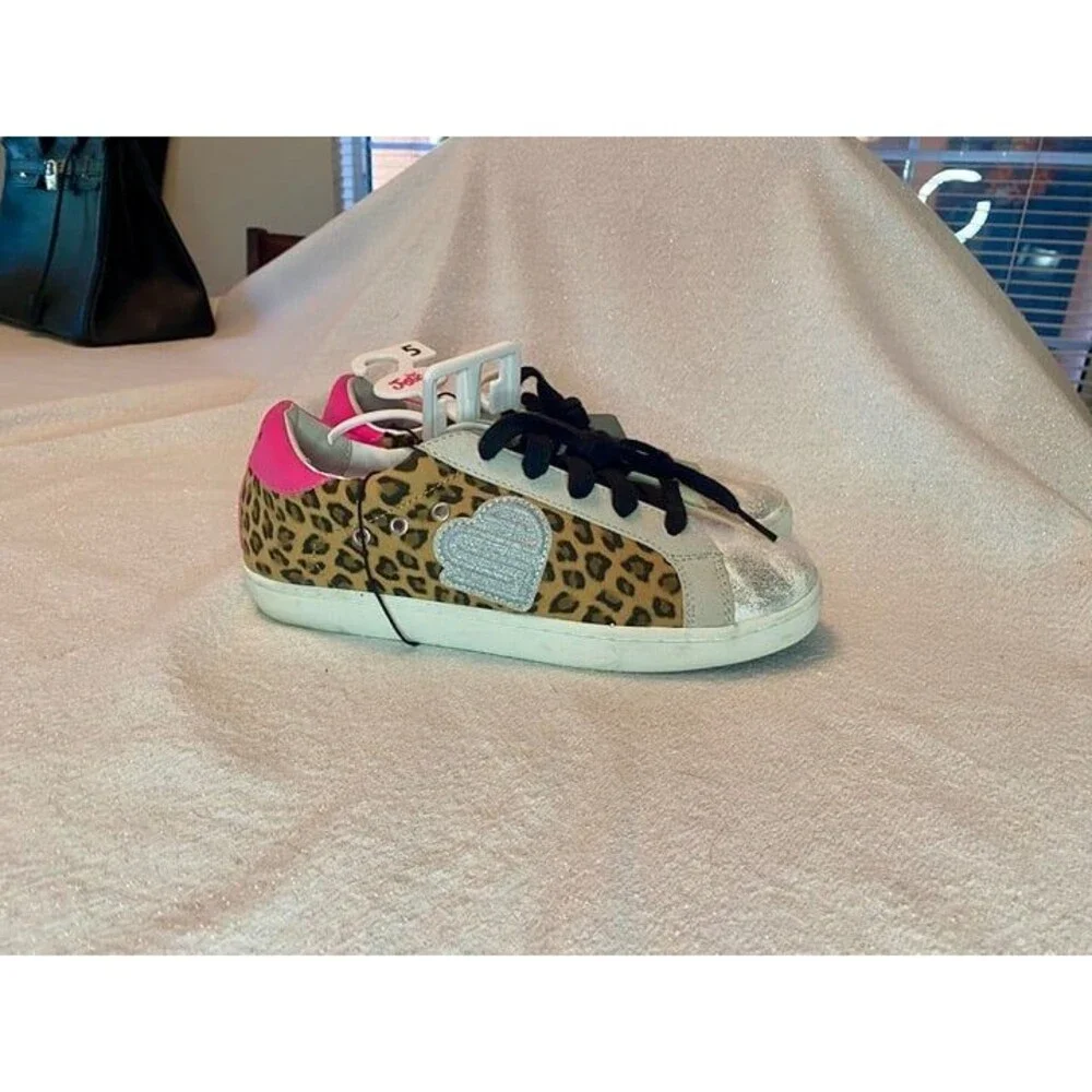 NWT Big Girls Justice Sport Cheetah Print Shoes. Size 5